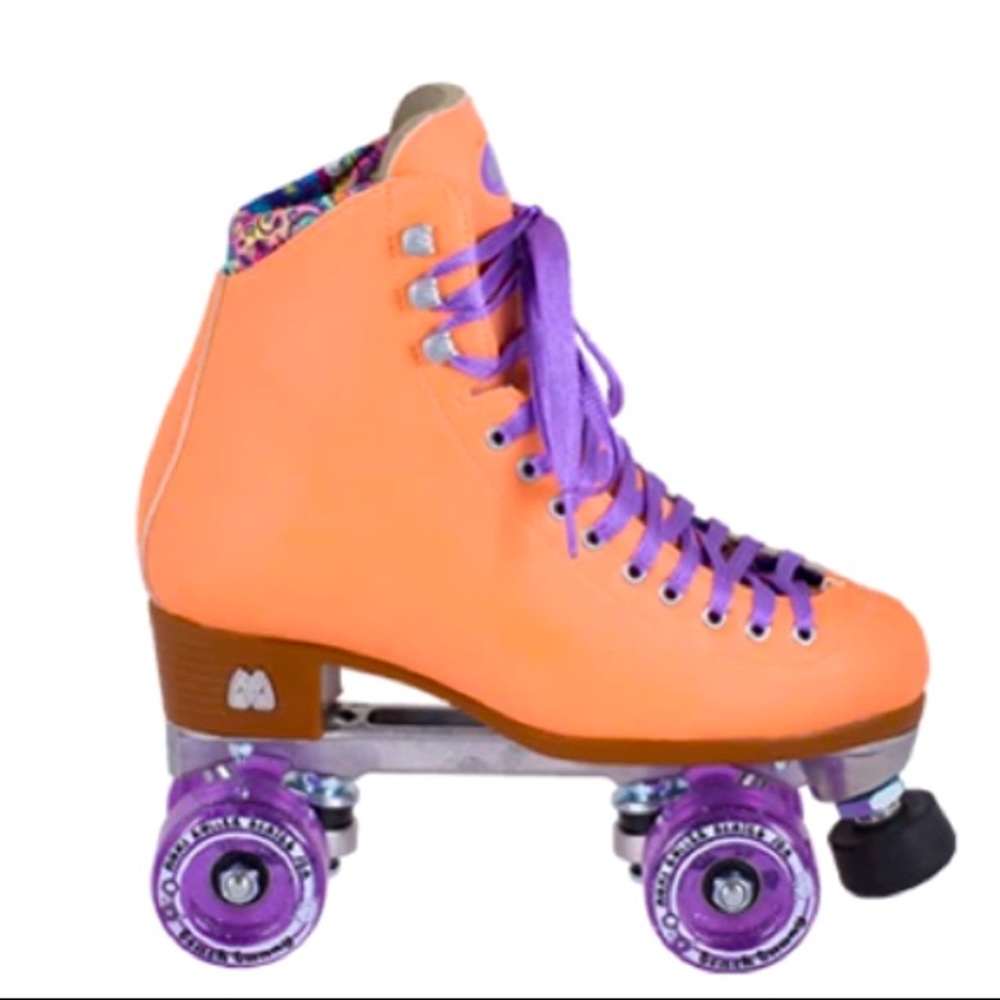 Moxi Beach Bunny Peach Blanket Roller Skates